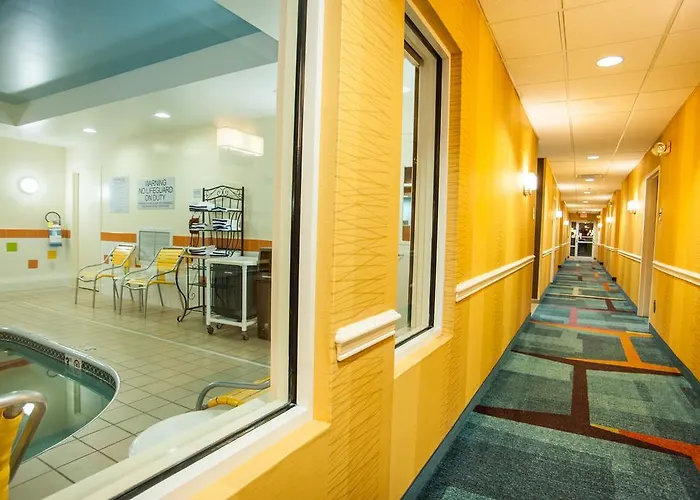 Comfort Inn & Suites Akron South